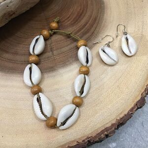 Handmade shell and bracelet and earring set
